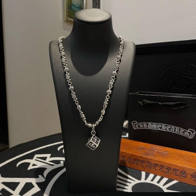 Ch**me He**ts necklaces